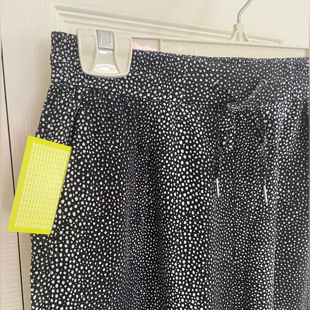 Joie silk pants. Size XS. Elastic waist with drawstring and pockets. - Picture 3 of 6